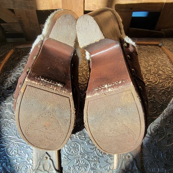 Pair of Women's Rocket Dog Brown Suede Clogs Size 8.5 - Picture 7 of 7